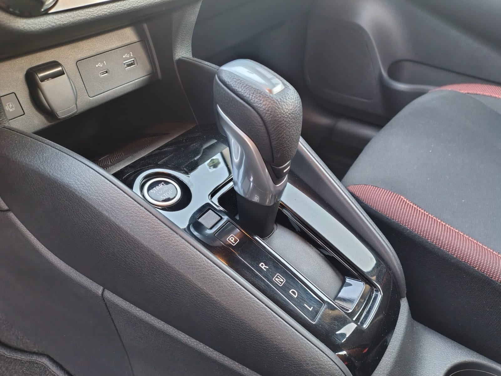 2024 Nissan VERSA 4P SR L41.6 AUT