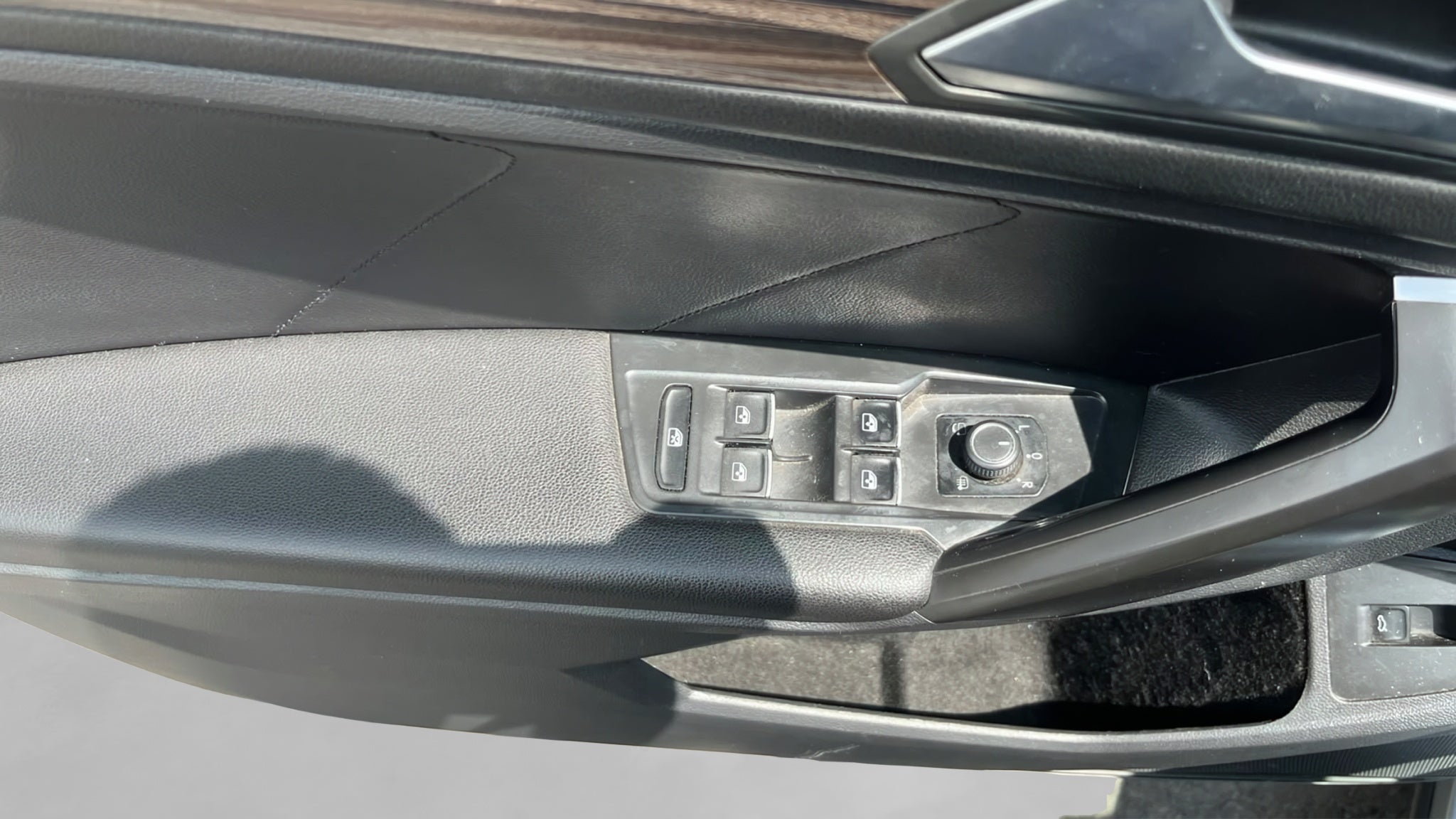 2022 Volkswagen TIGUAN 5 PTS R-LINE 20T DSG PIEL QCP F LED RA-19