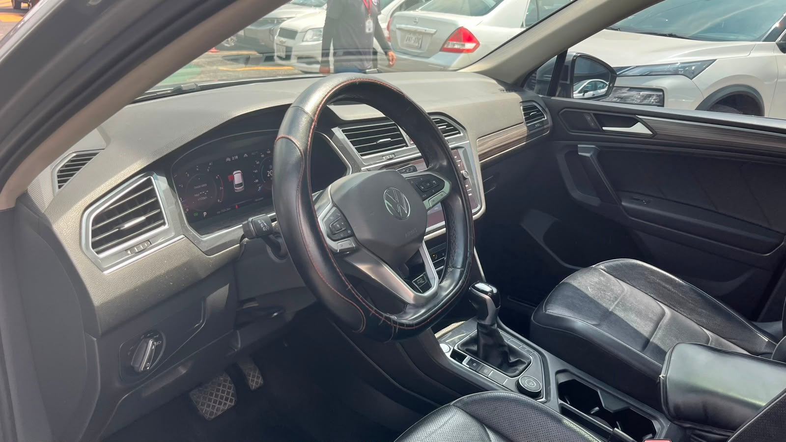 2022 Volkswagen TIGUAN 5 PTS R-LINE 20T DSG PIEL QCP F LED RA-19