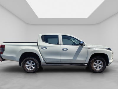 2023 Mitsubishi L200 4 PTS GLX CABINA DOBLE 24TD TM5 4X4