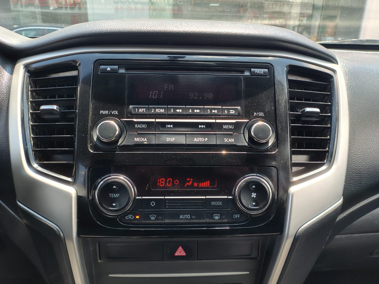 2023 Mitsubishi L200 4 PTS GLX CABINA DOBLE 24TD TM5 4X4