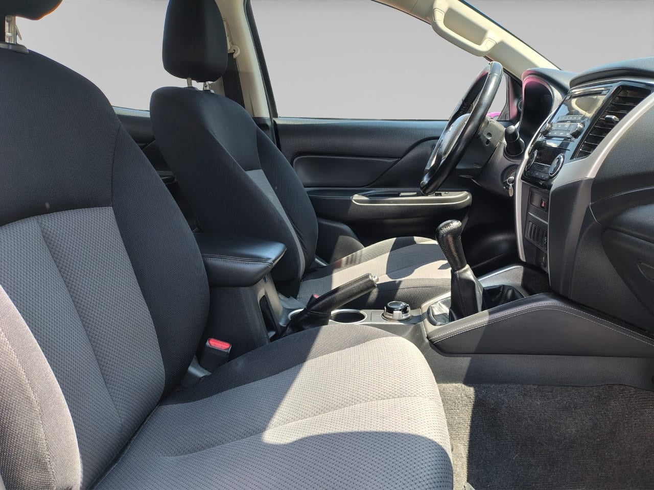 2023 Mitsubishi L200 4 PTS GLX CABINA DOBLE 24TD TM5 4X4