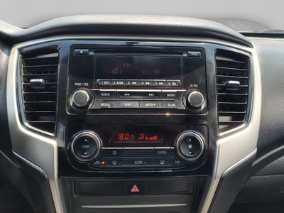 2023 Mitsubishi L200 4 PTS GLX CABINA DOBLE 24TD TM5 4X4